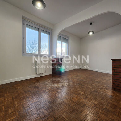 Appartement 4 pièces 1049 €