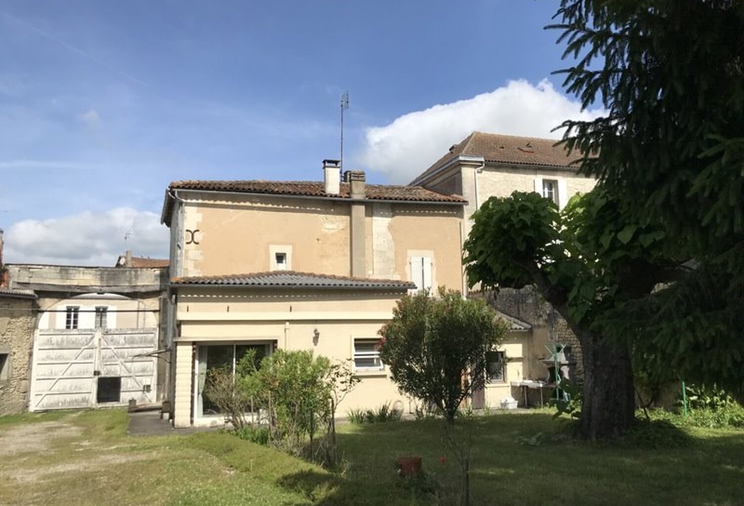 Maison de ville de 7 pièces principales — photo 1