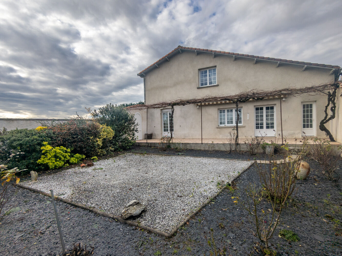 Villa / Maison  T6 à vendre Saint-Savinien 17350