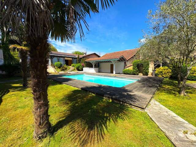 MAISON À VENDRE COEUR DE VILLE 130M2 AVEC PISCINE ET DÉPENDANCE — photo du bien