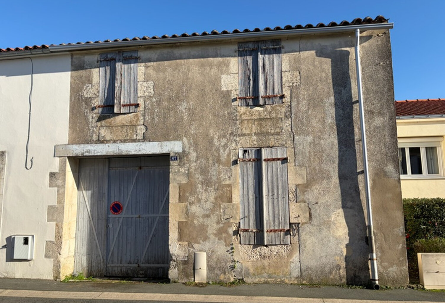 LUCON (85) QUARTIER HYPER RECHERCHE MARCHE COUVERT BATISSE EN PIERRES A RENOVER AVEC TERRAIN 1000M² — photo 1