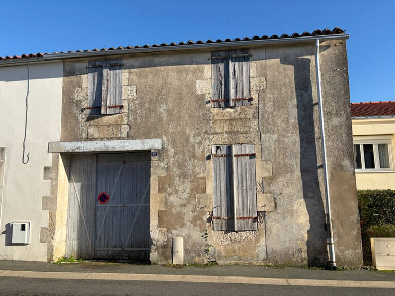 LUCON (85) QUARTIER HYPER RECHERCHE MARCHE COUVERT BATISSE EN PIERRES A RENOVER AVEC TERRAIN 1000M² — photo 1