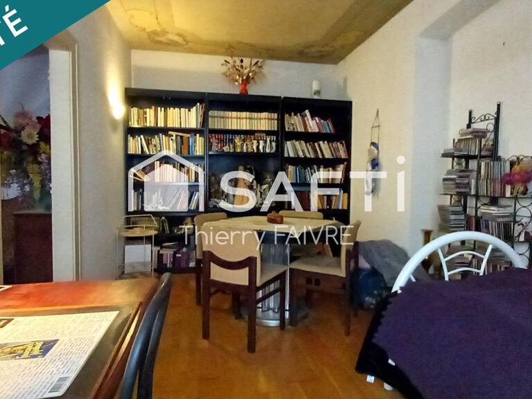 Maison ancienne en pierre avec grandes dépendances — photo 1