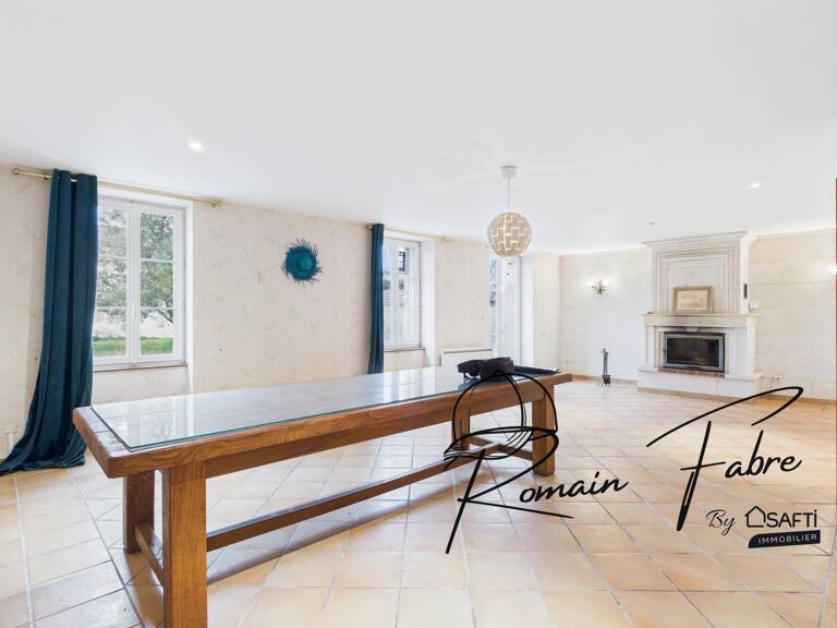 Maison en pierre mélangeant histoire, patrimoine et calme environnant sans travaux — photo 1