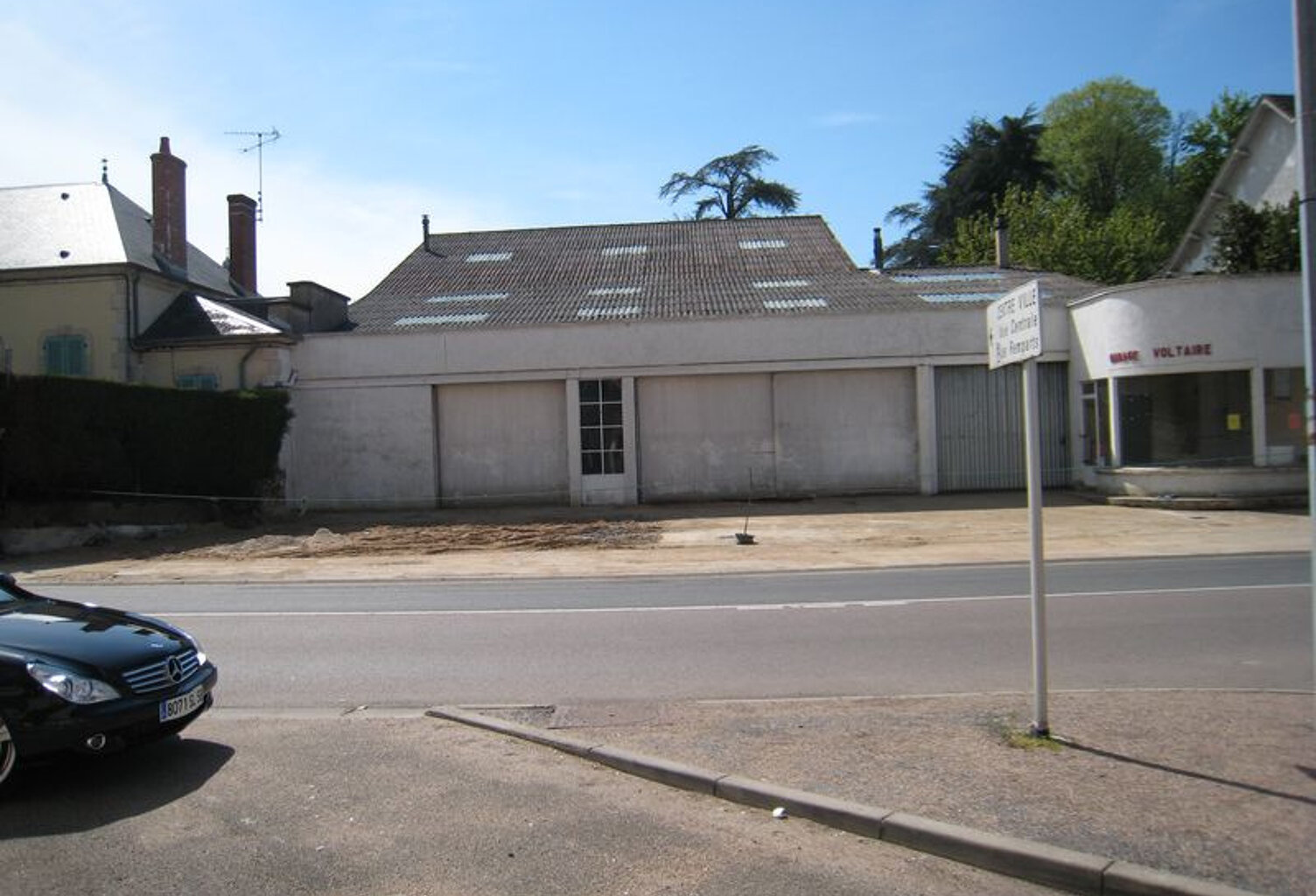 A VENDRE   EN TOTALITÉ OU EN PARTIE   CENTRE-VILLE DE DECIZE — photo 1