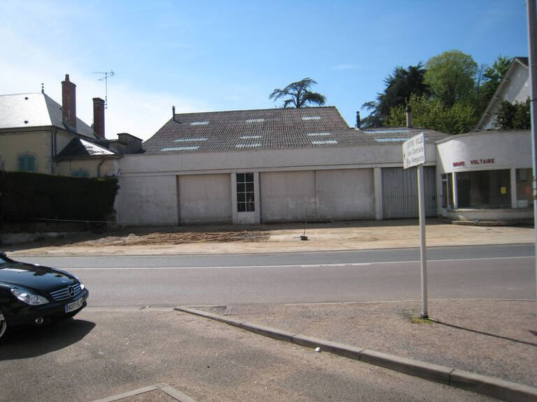 A VENDRE   EN TOTALITÉ OU EN PARTIE   CENTRE-VILLE DE DECIZE — photo 1