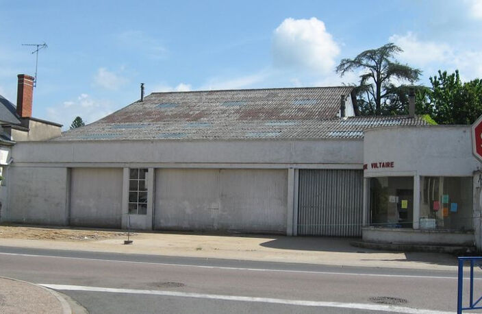 A VENDRE   EN TOTALITÉ OU EN PARTIE   CENTRE-VILLE DE DECIZE — photo 2