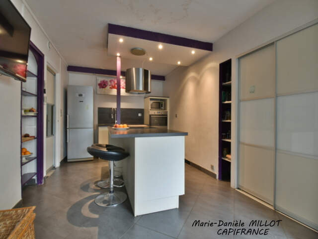 IMMEUBLE composé d'une Maison de 6 pièces et d'un local commercial à MONTSURS (53) — photo du bien
