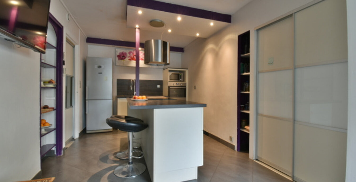 IMMEUBLE composé d'une Maison de 6 pièces et d'un local commercial à MONTSURS (53) — photo 1