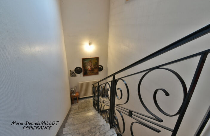 IMMEUBLE composé d'une Maison de 6 pièces et d'un local commercial à MONTSURS (53) — photo 5