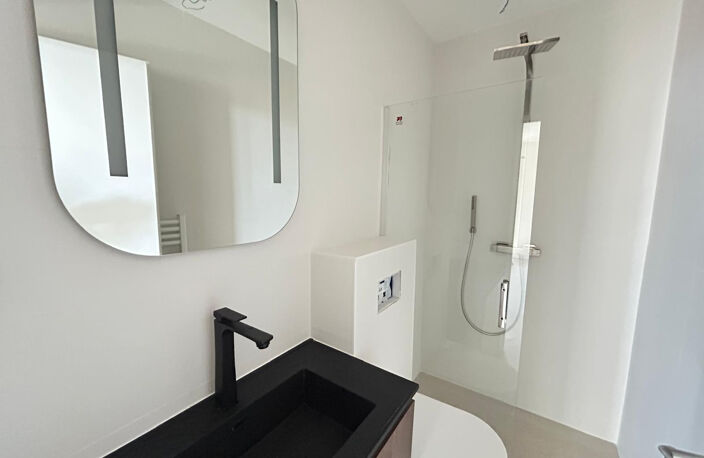 La Turbie   Coquet 2 pièces rénové avec aperçu mer   Centre- — photo 4