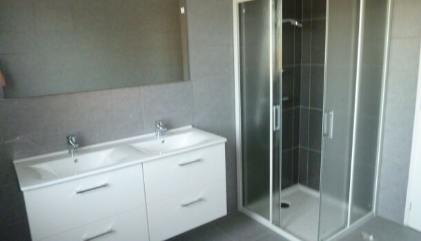 Villa / Maison 4 pièces  à louer Saint-Saturnin-de-Lenne 12560