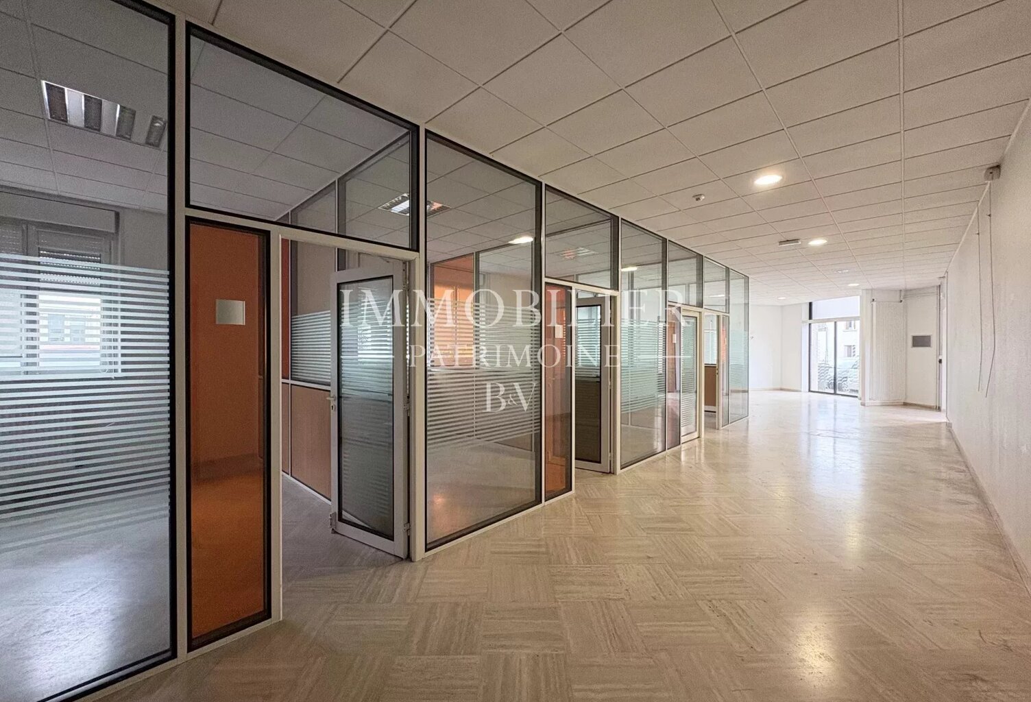 A VENDRE - ENSEMBLE DE BUREAUX DIVISIBLES - ENVIRON 5 000 M² — photo 1