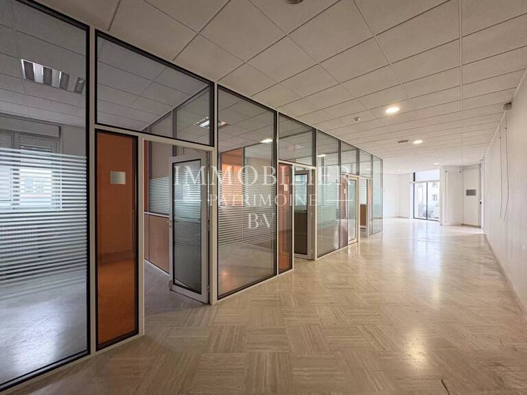 A VENDRE - ENSEMBLE DE BUREAUX DIVISIBLES - ENVIRON 5 000 M² — photo 1
