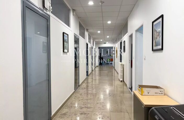A VENDRE - ENSEMBLE DE BUREAUX DIVISIBLES - ENVIRON 5 000 M² — photo 3