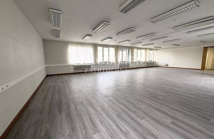 A VENDRE - ENSEMBLE DE BUREAUX DIVISIBLES - ENVIRON 5 000 M² — photo 5