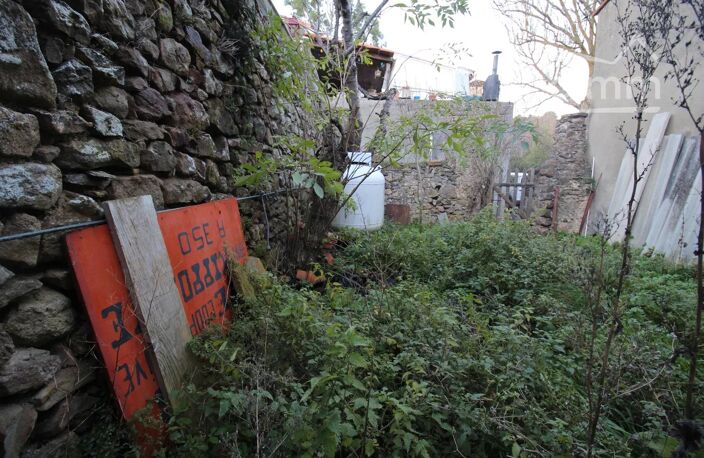 A vendre maison de village avec jardin, un local de rangement et — photo 2
