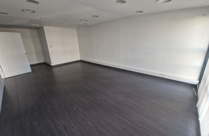 AUTERIVE-Local commercial 72 m2 — photo 2