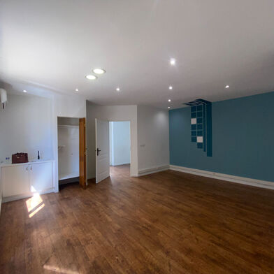 Commerce 2 pièces 900 €