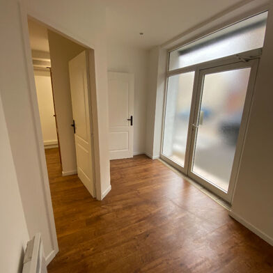 Commerce 2 pièces 900 €