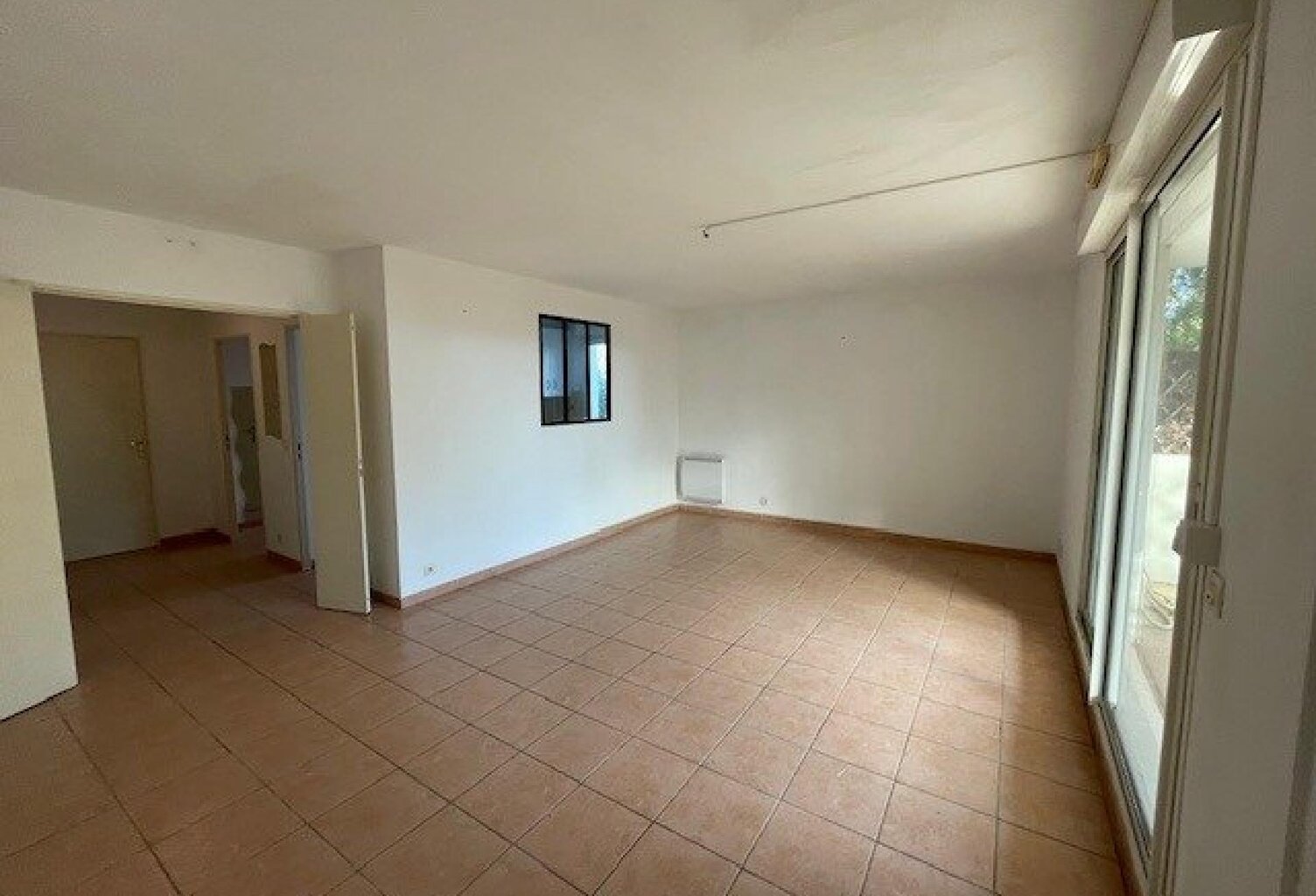 TRES BEAU APPARTEMENT DE TYPE 2 SUR LES HAUTEURS DE CHATEAU GOMBERT — photo 1