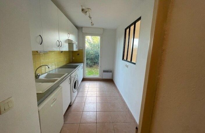 TRES BEAU APPARTEMENT DE TYPE 2 SUR LES HAUTEURS DE CHATEAU GOMBERT — photo 4