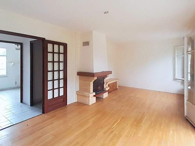 Olivet Sud. Idéal investisseur ou résidence principale. Appartement 4 chambres avec jardin 150m2, 1 stationnement et balcon privatifs + cour partagée 295m2 — photo du bien