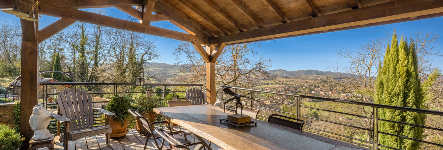 Maison 7 Pièces 227 m² à vendre à Porte des Pierres Dorées (69400)