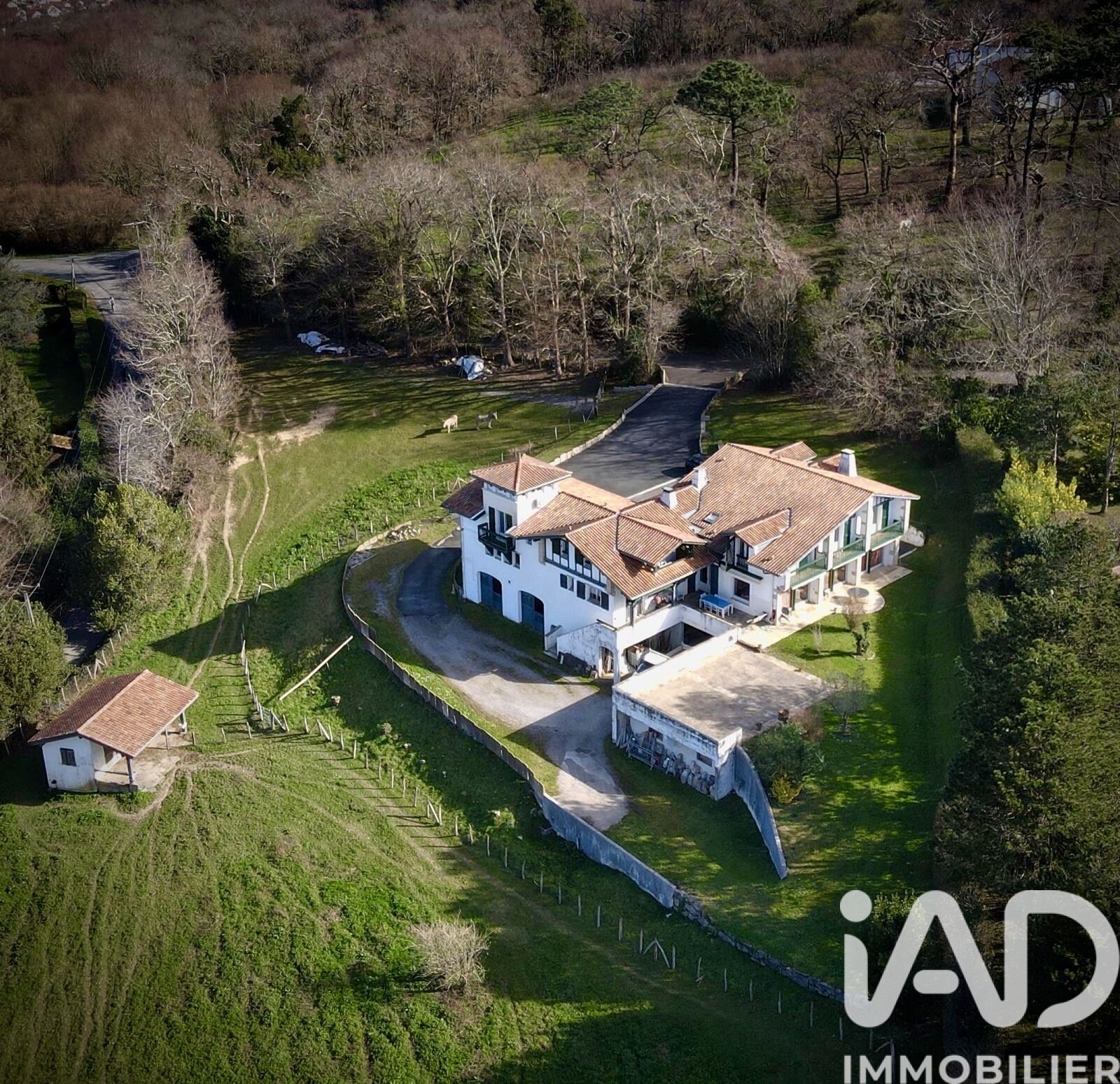 Urrugne - 300m² - 10p. - 7ch.