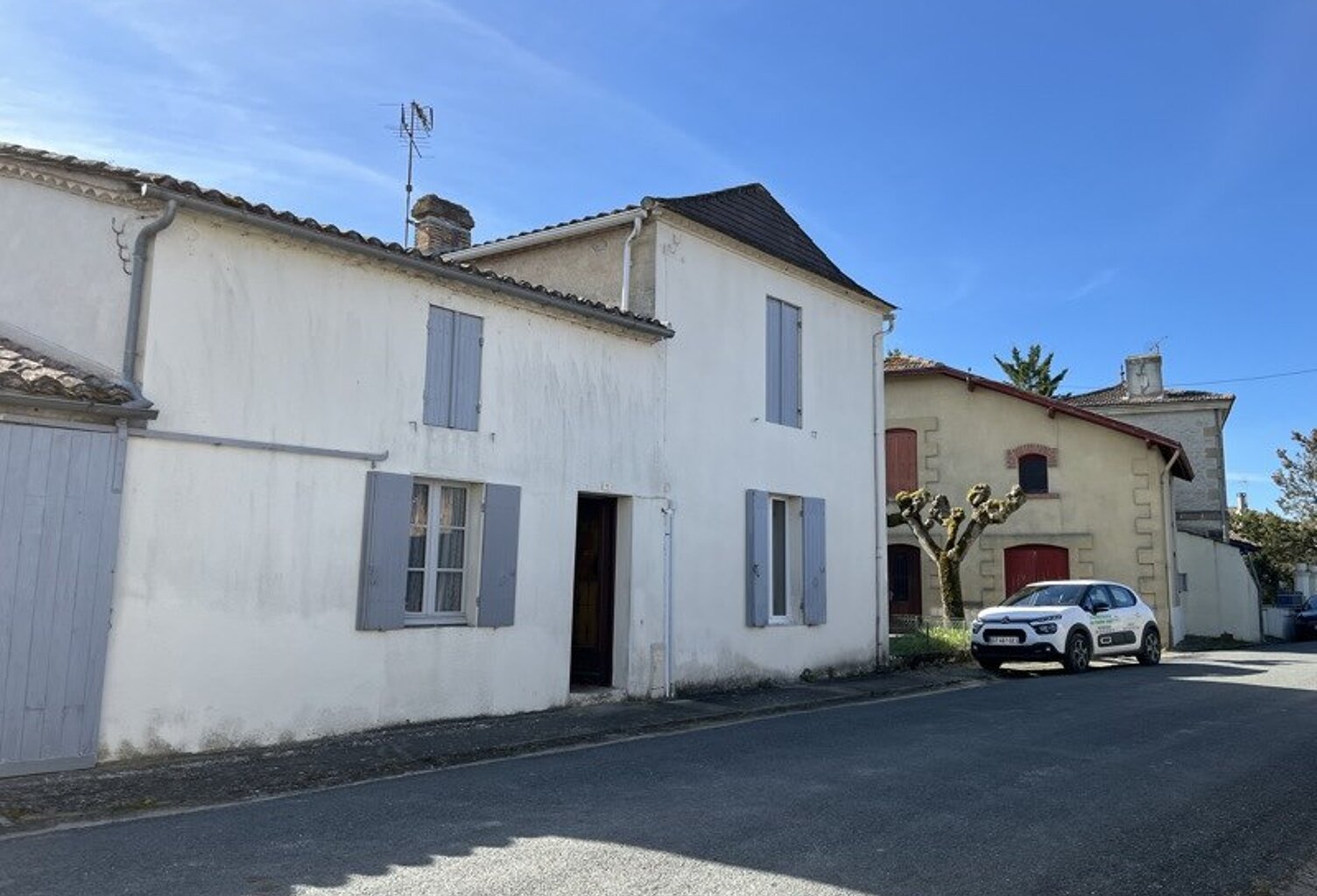 Maison en pierre de 11 pièces principales — photo 1