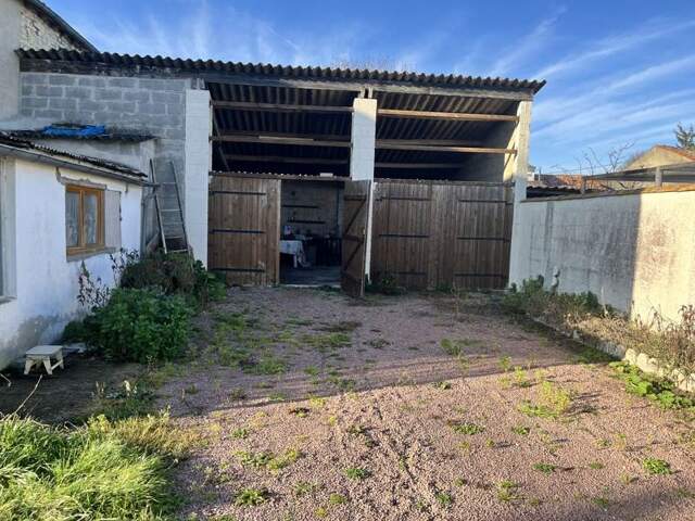 Maison en pierre de 4 pièces principales — photo du bien