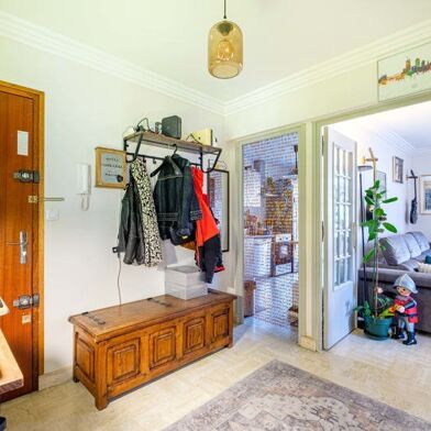 Appartement 4 pièces 303688 €