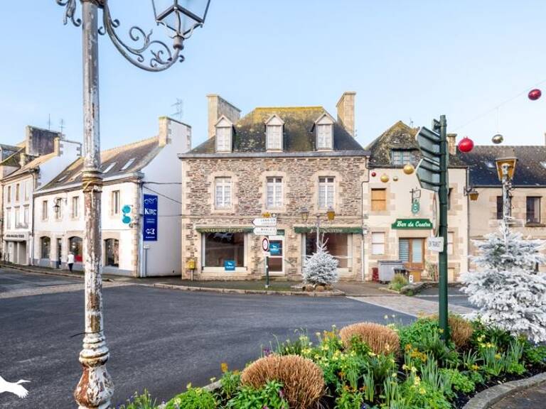 Maison en pierre de 8 pièces principales — photo 1