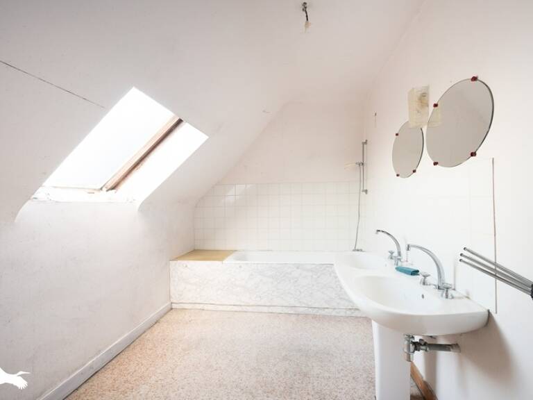 Maison en pierre de 8 pièces principales — photo 1