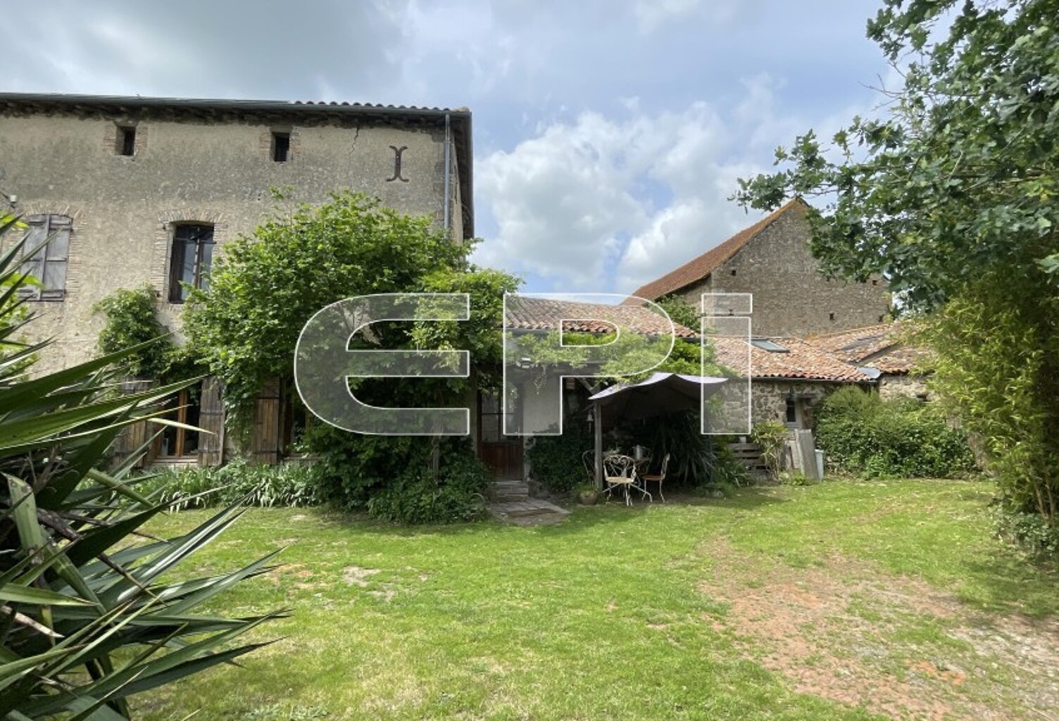 15 Km Bressuire , 8 Km St-Varent. cette maison au calme avec bea — photo 1