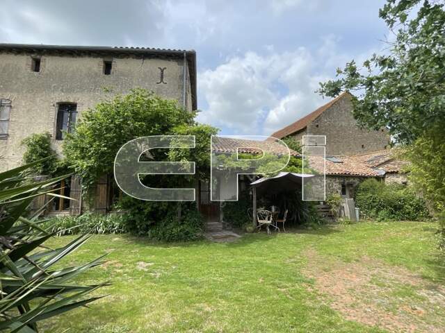 15 Km Bressuire , 8 Km St-Varent. cette maison au calme avec bea — photo du bien