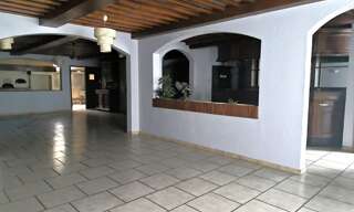 Commerce  250 m² à vendre à Saint-Genis-Pouilly (01630)