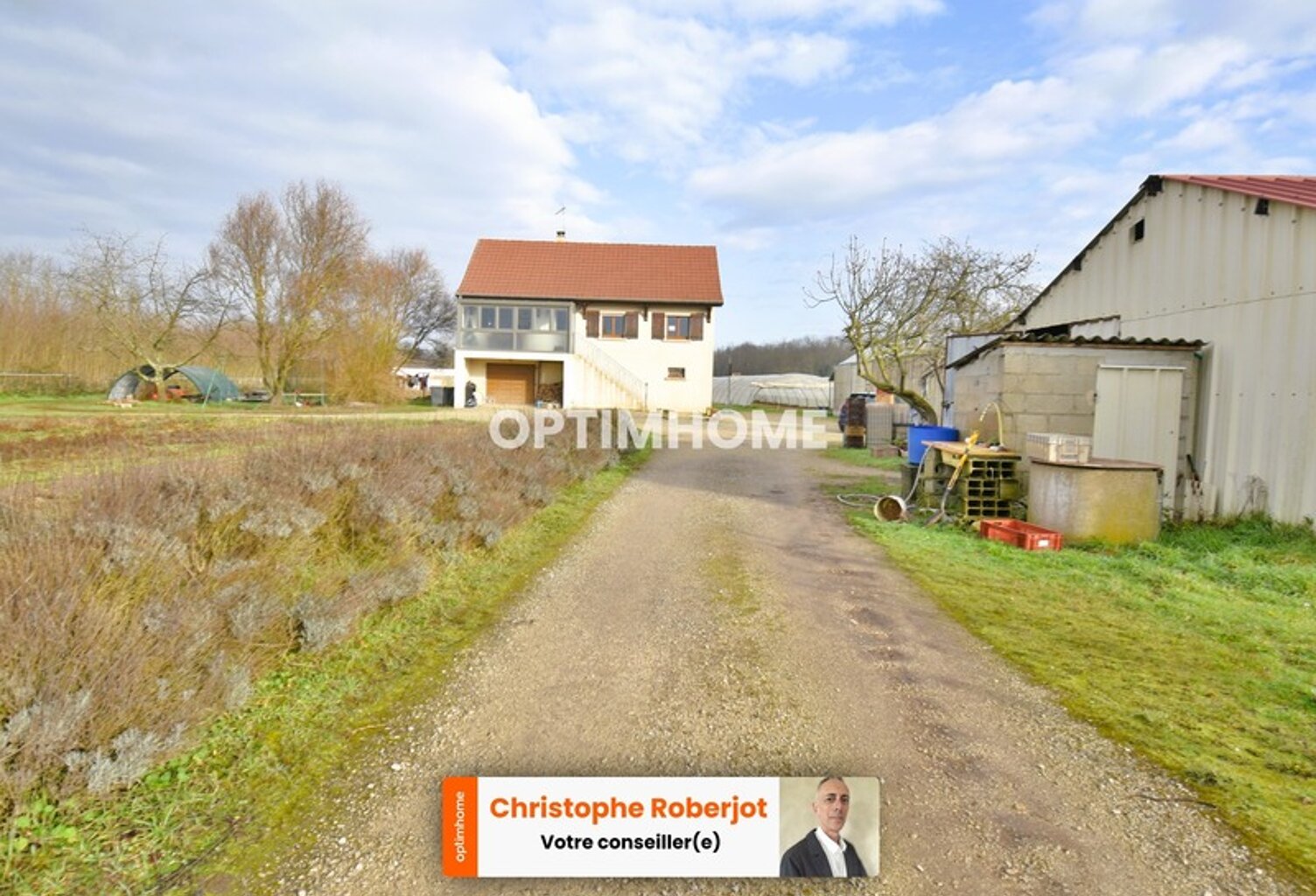 Lumineuse maison familiale de 168m2 au sol sur 2 niveaux et 1.6 hectare de terrain + 276m2 de dépendances — photo 1