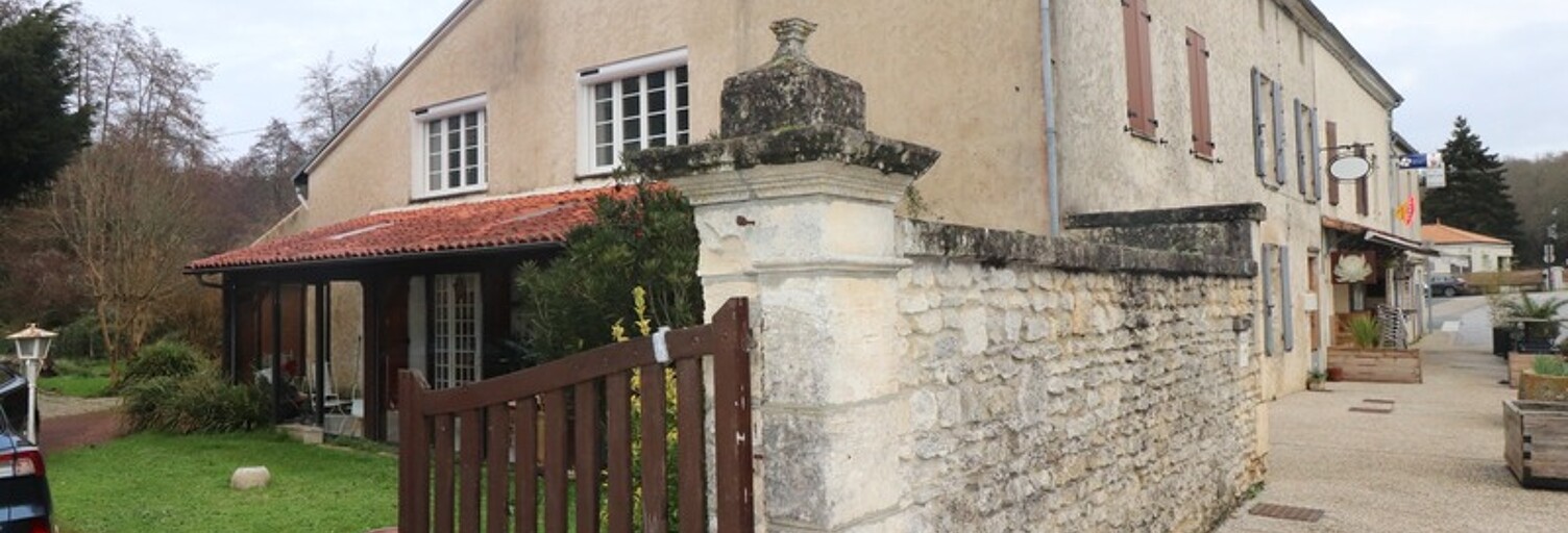 Maison 4 Pièces 160 m² à vendre à Saint-Bris-des-Bois (17770)