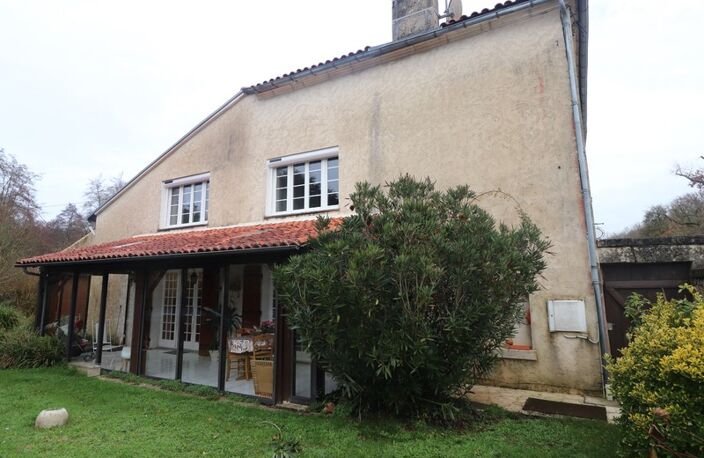 Maison de village de 160 m² à vendre secteur SAINT BRIS DES BOIS (17) — photo 4