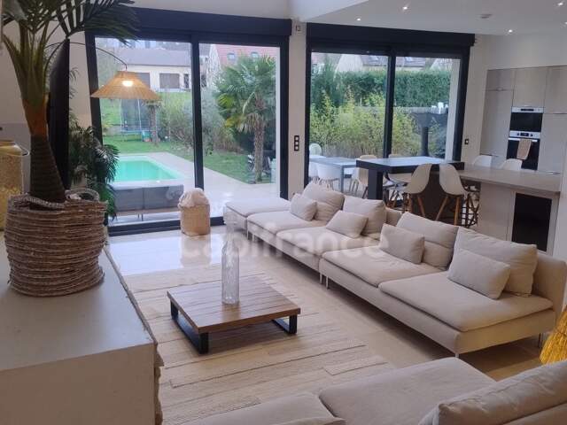 Maison d'exception avec piscine à vendre de 11 pièces GROSLAY (95) — photo du bien