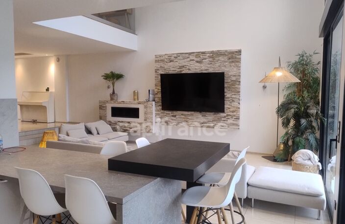 Maison d'exception avec piscine à vendre de 11 pièces GROSLAY (95) — photo 3