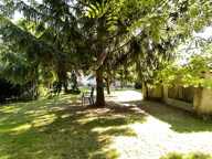 Maison de Maître à rénover environ 300m² avec garages, jardin, puits, dépendances, cours d'eau — photo 2