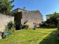 Maison de Maître à rénover environ 300m² avec garages, jardin, puits, dépendances, cours d'eau — photo 4