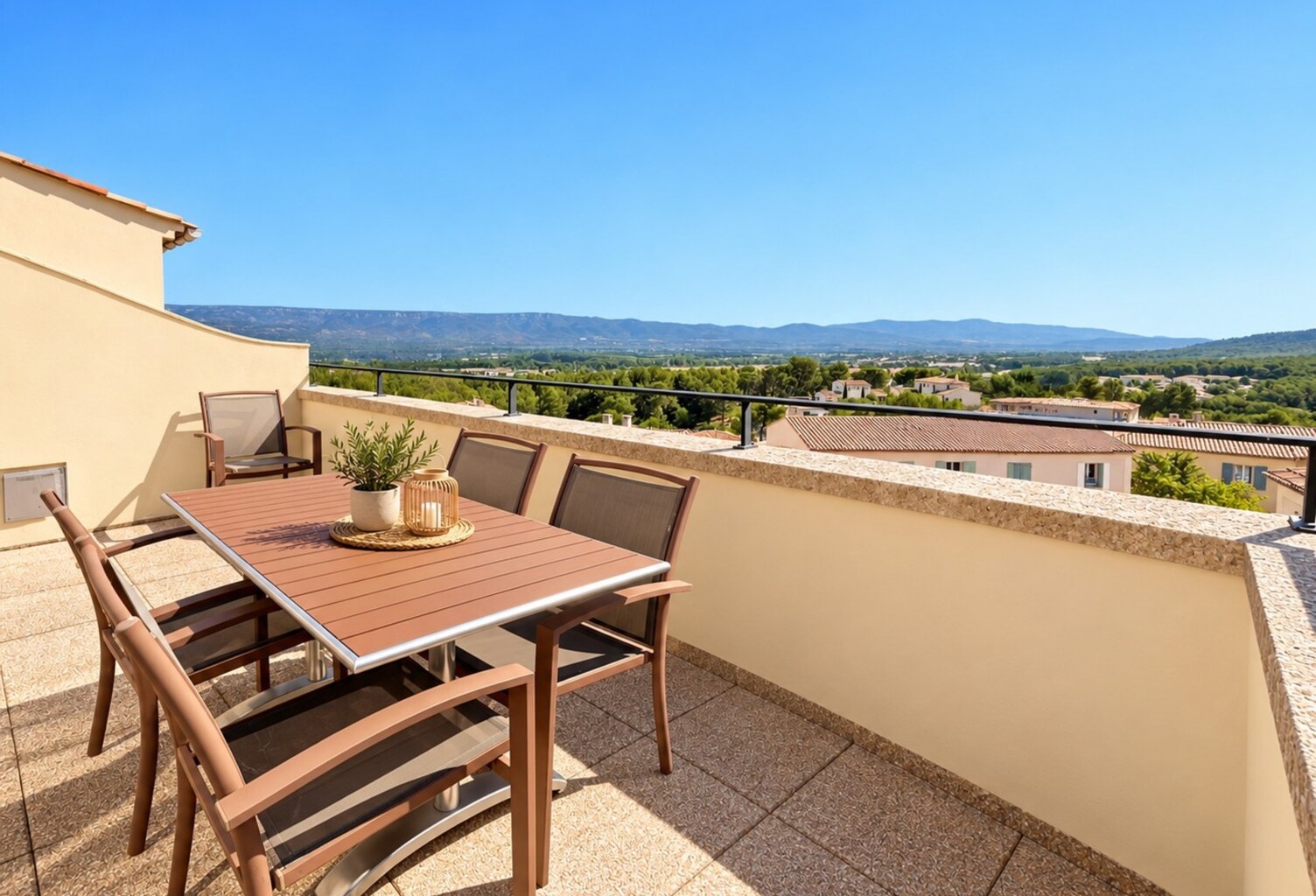 Domaine de Pont ROYAL entre CIEL & LUBERON  appartement  résidentiel soigné de 40 m2 dernier étage vue panoramique avec terrasse secteur et piscine — photo 1