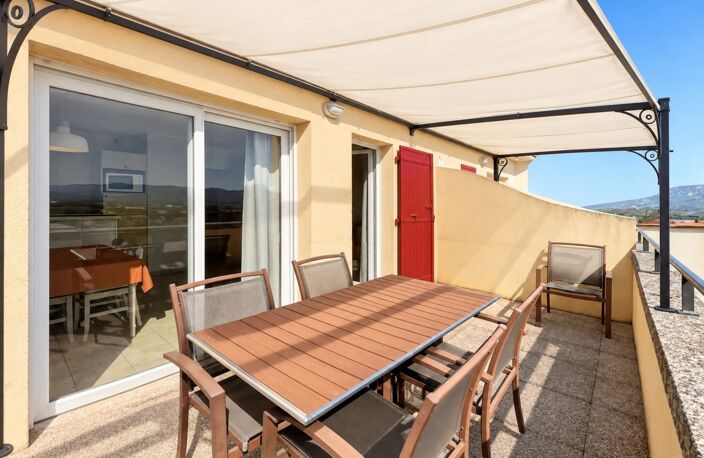 Domaine de Pont ROYAL entre CIEL & LUBERON  appartement  résidentiel soigné de 40 m2 dernier étage vue panoramique avec terrasse secteur et piscine — photo 2