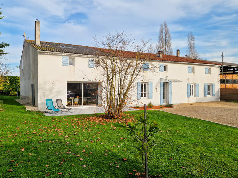 Maison à vendre 8 pièces SAINT CREPIN (17) — photo 1