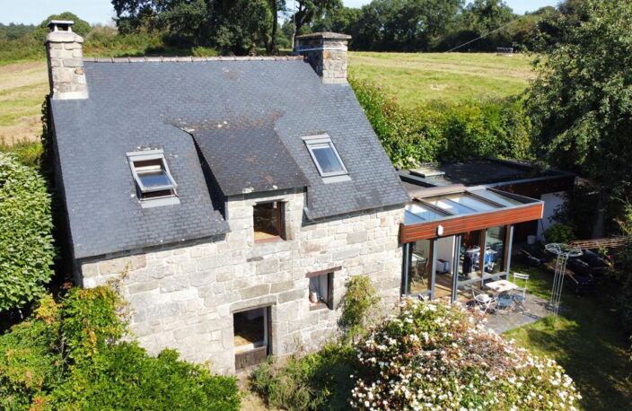 Propriété de caractère avec 3 habitations, étang privé et terrain de 5 714 m² — photo 2