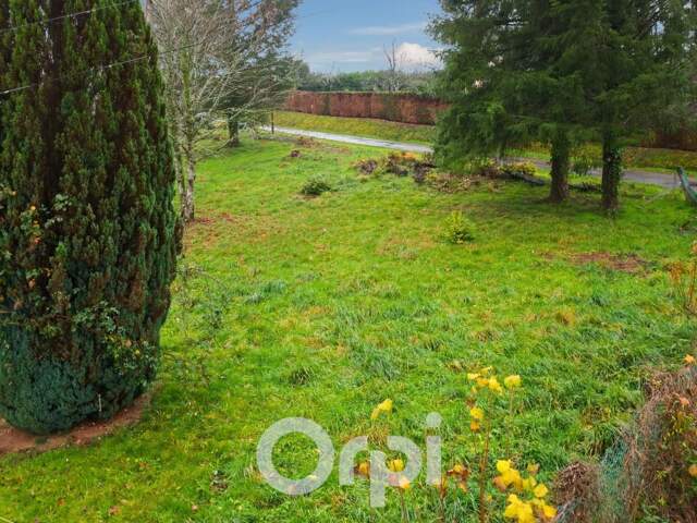 Beau terrain à vendre - St Just le Martel — photo du bien