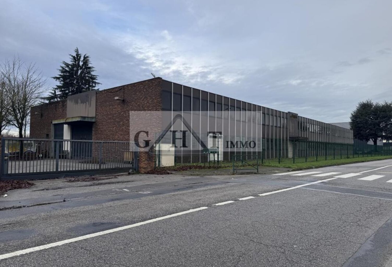 A vendre 3000m2 de locaux d'Activités — photo 1